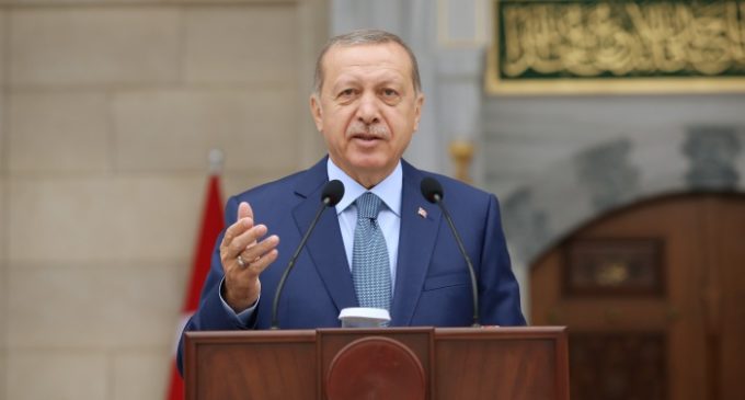 Erdoğan critica os jovens turcos por se casarem "tarde"