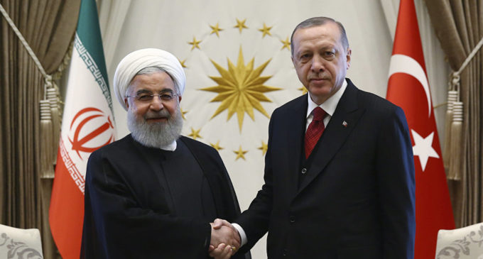 Irã convida Turquia a unir forças contra os EUA