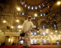 Mesquitas reabrem as portas na Turquia