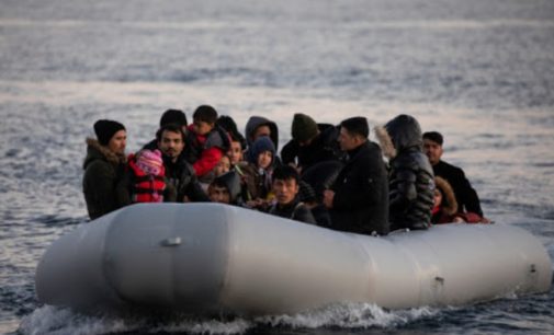 Guarda costeira turca resgata 120 migrantes bloqueados por navios gregos