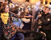 Polícia interrompe marcha do Dia das Mulheres em Istambul