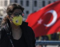 População jovem e bons cuidados de saúde ou falta de transparência na testagem? O “milagre turco” das poucas mortes por Covid-19