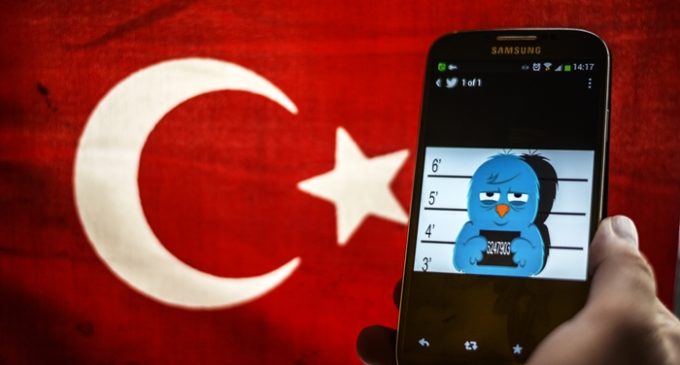 Turquia prende famosos do Twitter por espalharem “propaganda terrorista”