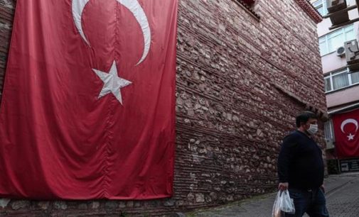 Com erros, Turquia se aproxima dos 100 mil casos de coronavírus