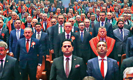 Como os Tribunais da Turquia se voltaram contra os inimigos de Erdogan