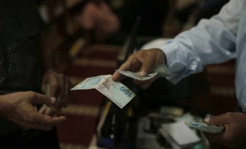 Partes do norte da Síria adotam moeda turca