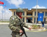 Atentado suicida atinge grande base militar turca na Somália