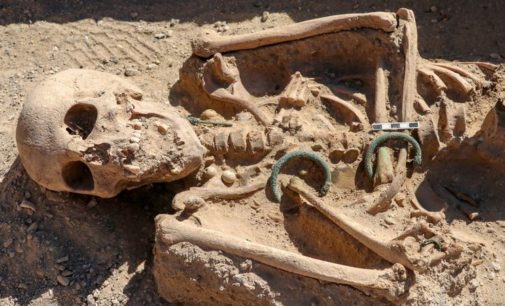 Esqueleto de mulher urartiana do século 9 a.C é encontrado em castelo na Turquia