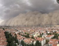 Impressionante tempestade de areia cobre capital da Turquia