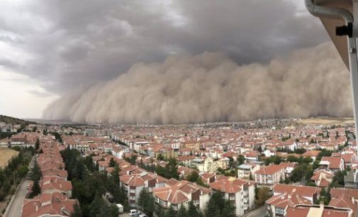 Impressionante tempestade de areia cobre capital da Turquia