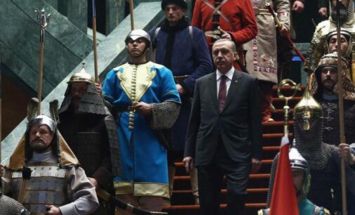 Analistas Apontam: O favoritismo de Erdoğan está destruindo a governança meritocrática