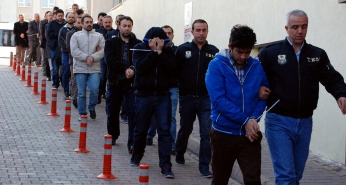 Erdoğan intensifica repressão aos oponentes com detenções em massa
