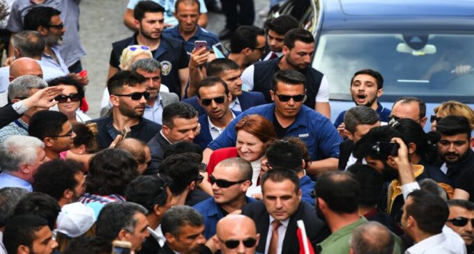 Oposição da Turquia enfrenta aumento de ataques físicos enquanto Erdogan se regozija