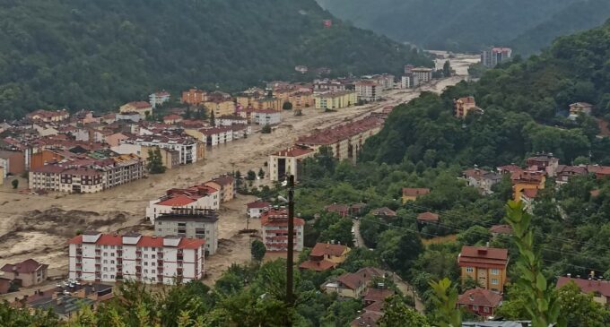 Mídia turca é acusada de relatar abaixo da realidade a destruição pelas enchentes