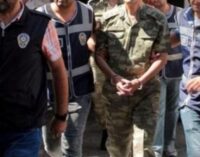Turquia emite mandados de detenção para 40, incluindo 23 soldados
