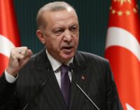 Erdoğan recua da ameaça de expulsar os enviados ocidentais