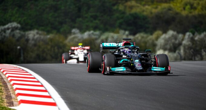 Hamilton lidera treino de abertura do GP da Turquia, mas recebe penalidade