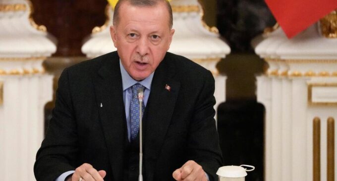 Erdogan da Turquia diz ter testado positivo para a COVID-19