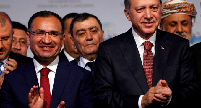 Proposta de lei dos partidos do governo da Turquia sugere uma votação mais provável no próximo ano 