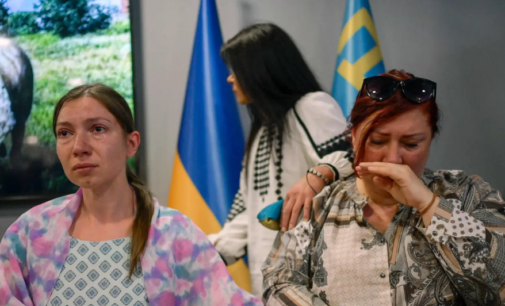 “Eu morri todos os dias”: As esposas de combatentes de Mariupol na Ucrânia pedem a ajuda à Turquia