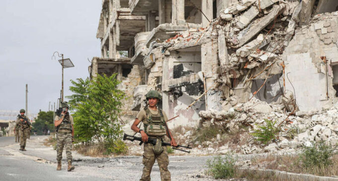 Fronte norte da Síria fica mais agitado à medida que a Turquia se prepara para a “iminente” incursão