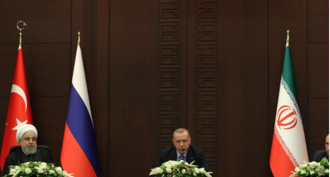 Rússia e Irã procuram tirar Turquia de incursão na Síria