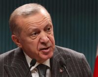 Turquia convoca embaixador alemão devido a político de alto nível assemelhar Erdoğan a um “rato de esgoto”