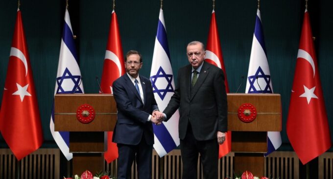 Israel envia grande delegação comercial para a Turquia conforme laços se acaloram