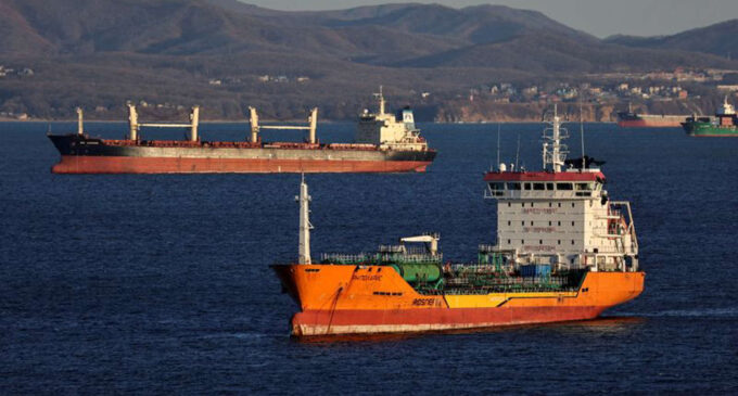 Tráfego de navios será retomado no Estreito de Bósforo, na Turquia, após suspensão