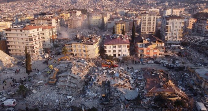 Número de mortos sobe acima de 35.000 na Turquia e na Síria, devido ao terremoto