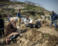 Com impressões digitais, DNA e fotos, Turquia procura as famílias dos desaparecidos