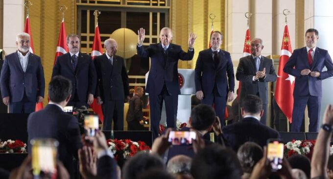 Erdoğan confronta tarefa de unir a Turquia polarizada após vitória histórica nas eleições