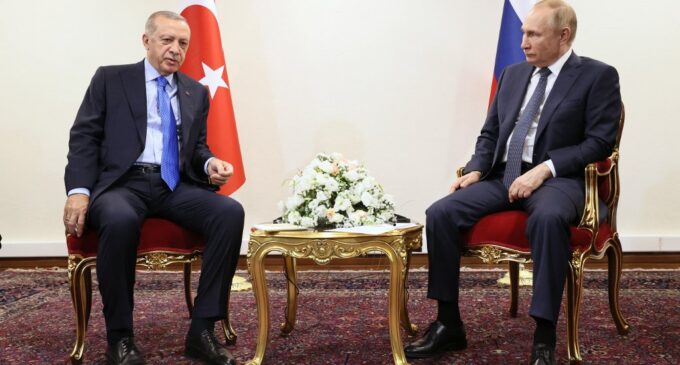 Putin diz ter “total apoio” de Erdoğan após ligação sobre motim do grupo Wagner