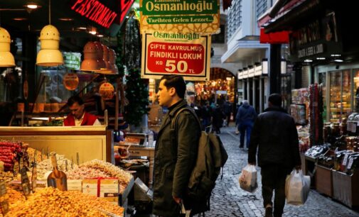 Turquia aumenta salário-mínimo em 34% para combater inflação