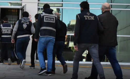 Turquia emitiu mandados de detenção para 92 pessoas por supostos vínculos com o movimento Hizmet em uma semana