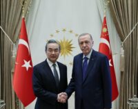 Uigures na Turquia protestam visita de ministro chinês devido perseguição na China