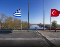 Polícia grega repeliu 5 requerentes de asilo turcos que fugiam da repressão de Erdoğan