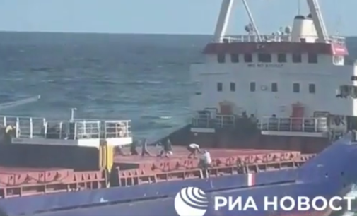 Rússia divulga vídeo mostrando a marinha abordando navio de carga ao largo da Turquia no Mar Negro