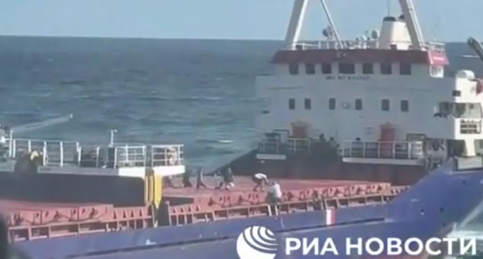 Rússia divulga vídeo mostrando a marinha abordando navio de carga ao largo da Turquia no Mar Negro