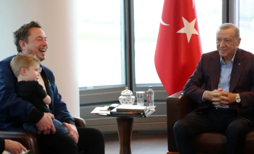 Elon Musk teve um momento constrangedor com Erdoğan
