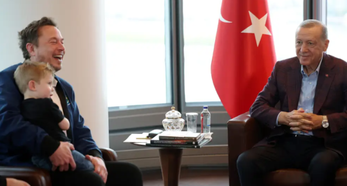 Elon Musk teve um momento constrangedor com Erdoğan