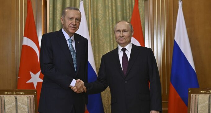 Putin diz que está aberto a discutir acordo de grãos com Erdogan