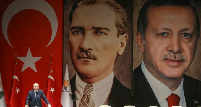 Ambições políticas de Erdoğan representam ameaça para república à medida que esta completa 100 anos 