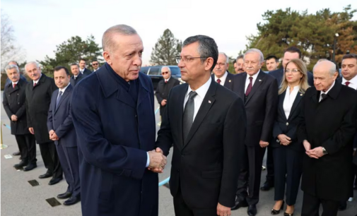 Erdogan alimenta crise judicial, pedindo nova constituição