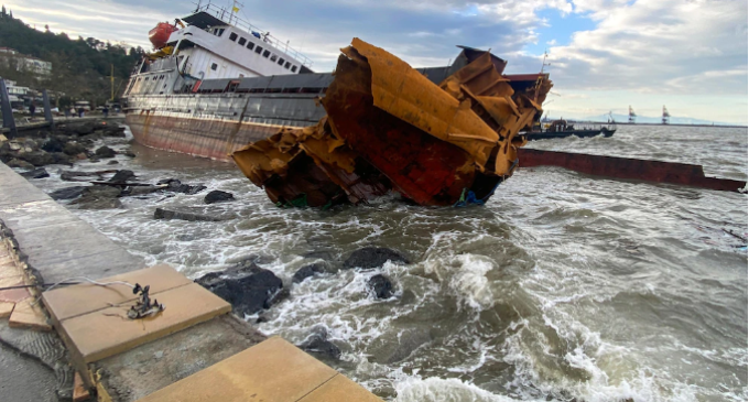 Nove mortos em meio a tempestade na Turquia; 11 desaparecidos de navio afundado