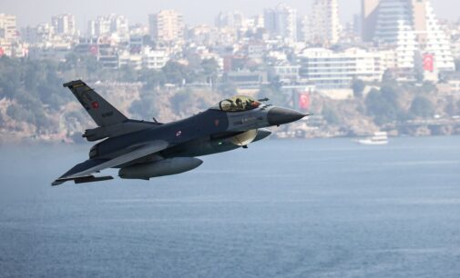 EUA prossegue com venda de US$ 23 bilhões em aviões de guerra e mísseis para a Turquia
