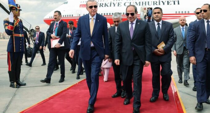 Turquia e Egito “deixam o passado para trás” enquanto Erdoğan visita o Cairo