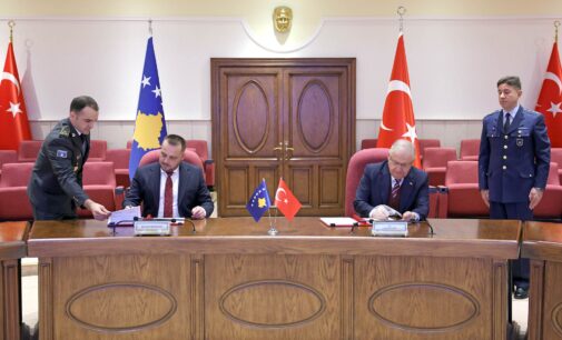 Turquia assina acordo militar com Kosovo, planeja exercícios conjuntos