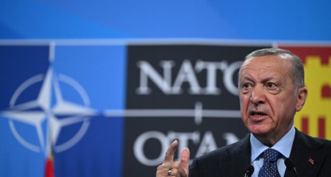 Turquia se junta a aliados da OTAN em suspensão do tratado de armas da Europa, diz relatório