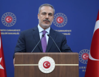 Ministro das Relações Exteriores da Turquia realiza coletiva de imprensa em Ancara